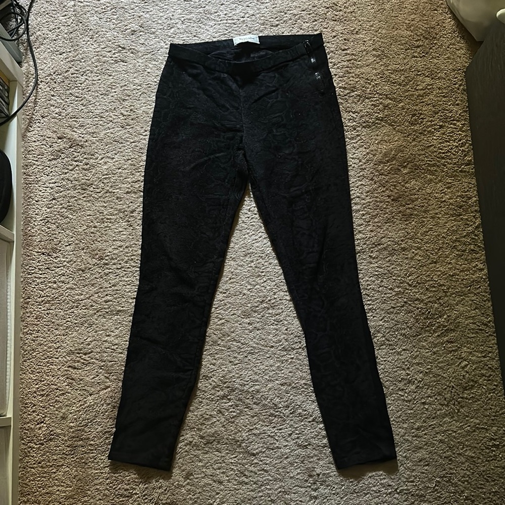 Rewind black snake print leggings, size medium